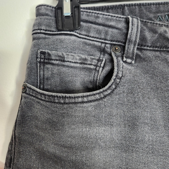 American Eagle Outfitters Vintage Black Wash Mom High Rise Jeans Size 6R - Picture 6 of 13